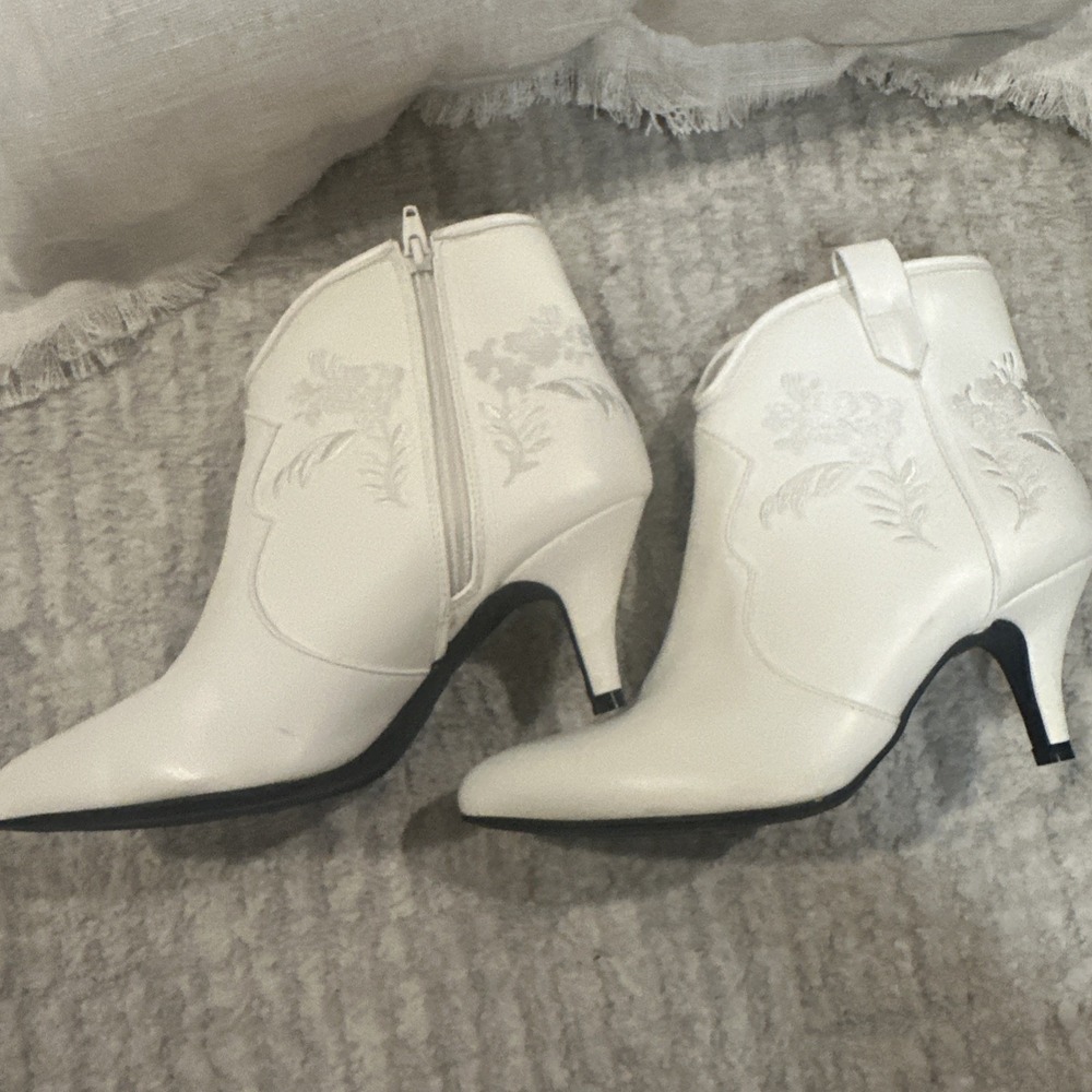 Cato Comfort Ankle Boots Rodeo Cowgirl Women's Size 7M White Embroidered Heeled - Picture 10 of 14